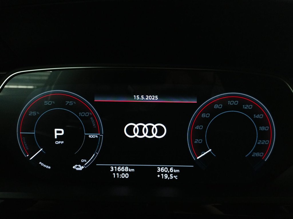 Audi Q8 e-tron QUATTRO BLACK COMPETITION | TECH PACK | B&O | TOIT 2024 à Laval, Québec - 13 - w1024h768px