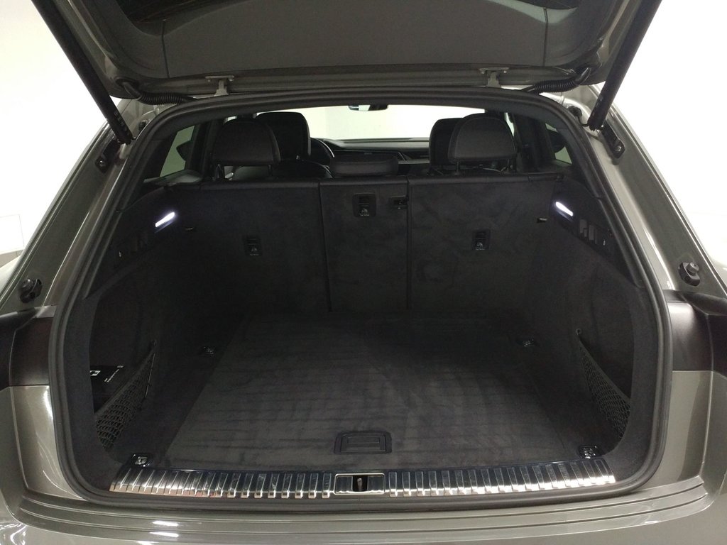 Audi Q8 e-tron QUATTRO BLACK COMPETITION | TECH PACK | B&O | TOIT 2024 à Laval, Québec - 8 - w1024h768px