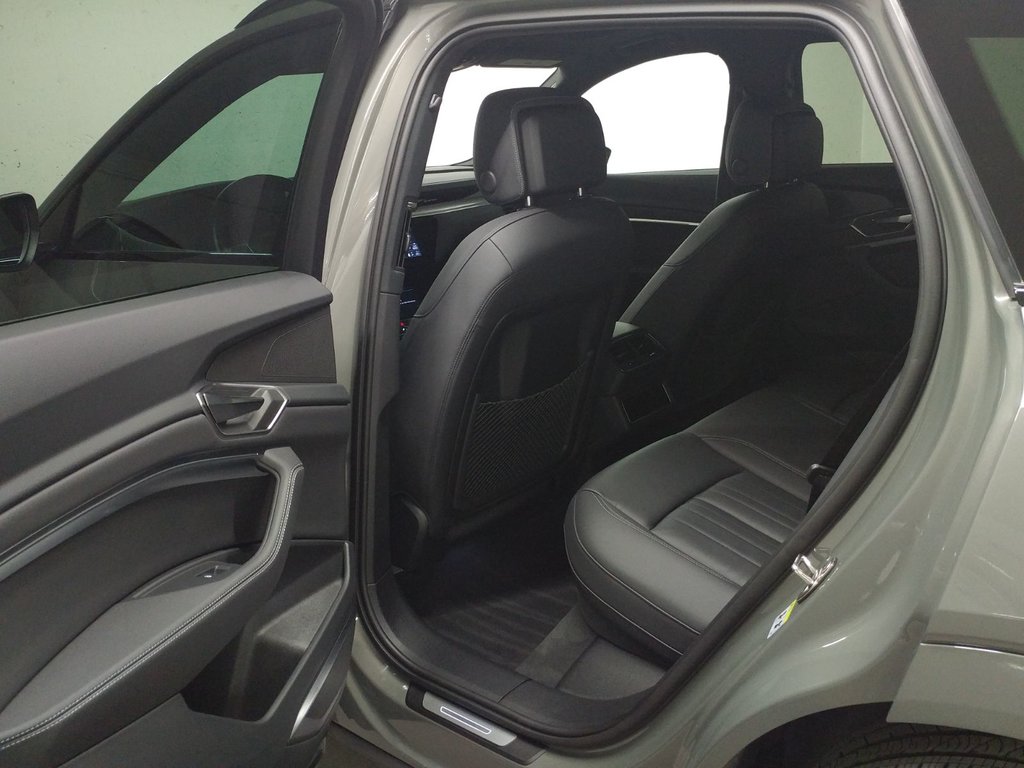 Audi Q8 e-tron QUATTRO BLACK COMPETITION | TECH PACK | B&O | TOIT 2024 à Laval, Québec - 9 - w1024h768px