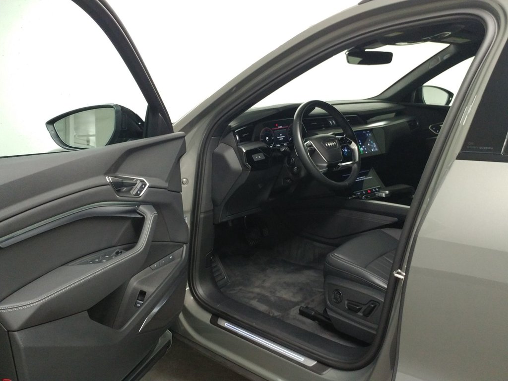 Audi Q8 e-tron QUATTRO BLACK COMPETITION | TECH PACK | B&O | TOIT 2024 à Laval, Québec - 12 - w1024h768px