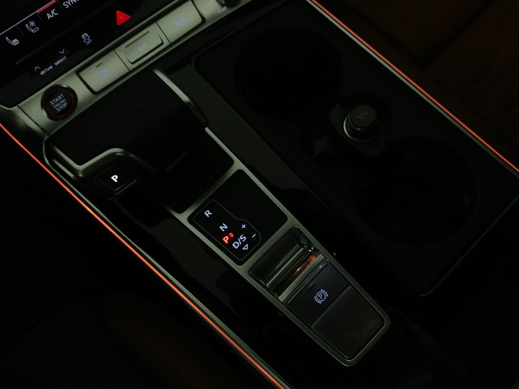 2024 Audi RS 6 Avant PERFORMANCE QUATTRO DYNAMIC PACK|RED CALIPER in Laval, Quebec - 16 - w1024h768px