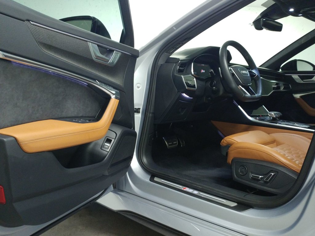 2025 Audi RS 6 Avant PERFORMANCE DYNAMIC PACK|RED CALIPER|CARBON MATTE in Laval, Quebec - 11 - w1024h768px