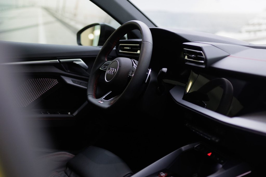 Audi S3 TECHNIK BLACK PACK QUATTRO RED CALIPER|NAV|CARPLAY 2025 à Laval, Québec - 6 - w1024h768px