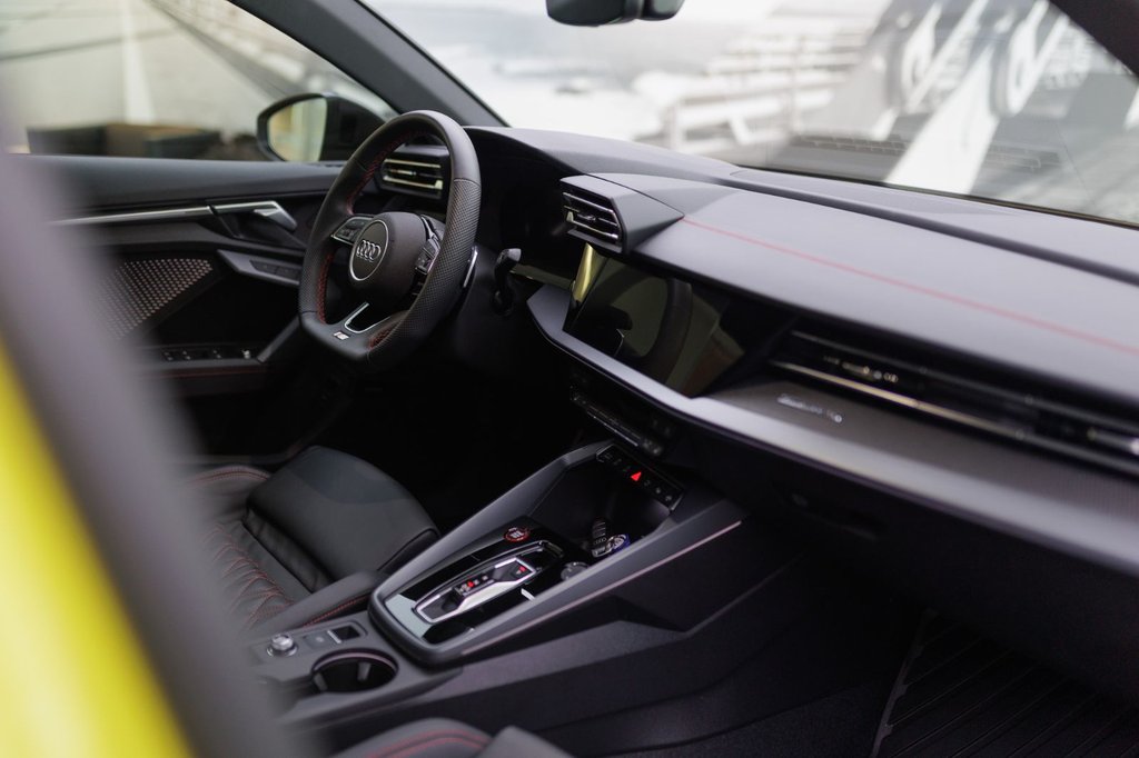 Audi S3 TECHNIK BLACK PACK QUATTRO RED CALIPER|NAV|CARPLAY 2025 à Laval, Québec - 5 - w1024h768px
