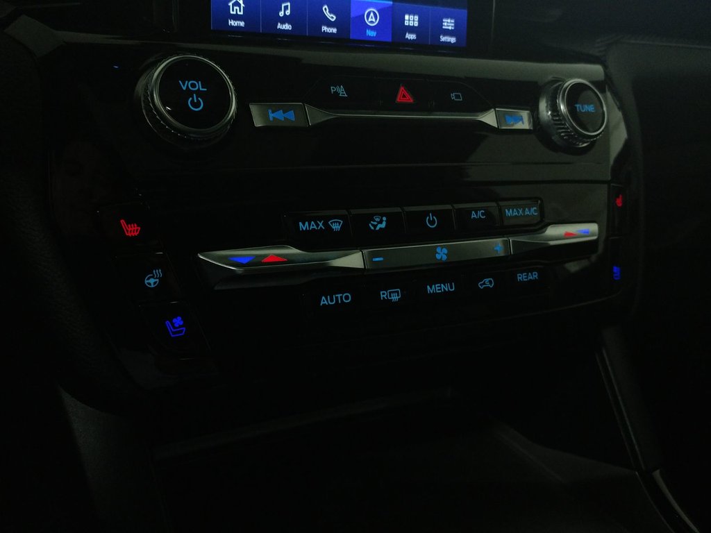 2022 Ford Explorer ST 4WD TOIT PANO|CUIR|NAVI|CARPLAY|CAMERA in Laval, Quebec - 15 - w1024h768px