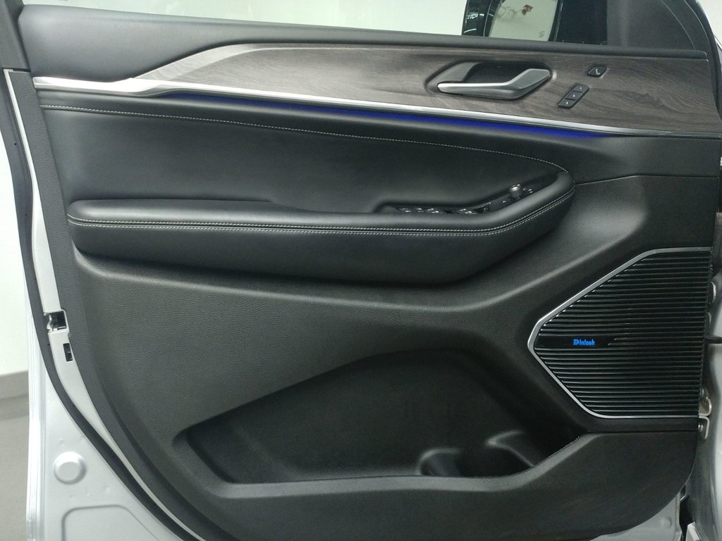 Jeep Grand Cherokee OVERLAND 4X4 TOIT PANO|NAVI|CARPLAY|ANGLE MORT 2023 à Laval, Québec - 12 - w1024h768px