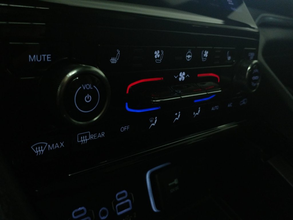 Jeep Grand Cherokee OVERLAND 4X4 TOIT PANO|NAVI|CARPLAY|ANGLE MORT 2023 à Laval, Québec - 15 - w1024h768px