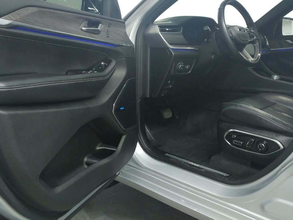 Jeep Grand Cherokee OVERLAND 4X4 TOIT PANO|NAVI|CARPLAY|ANGLE MORT 2023 à Laval, Québec - 11 - w1024h768px