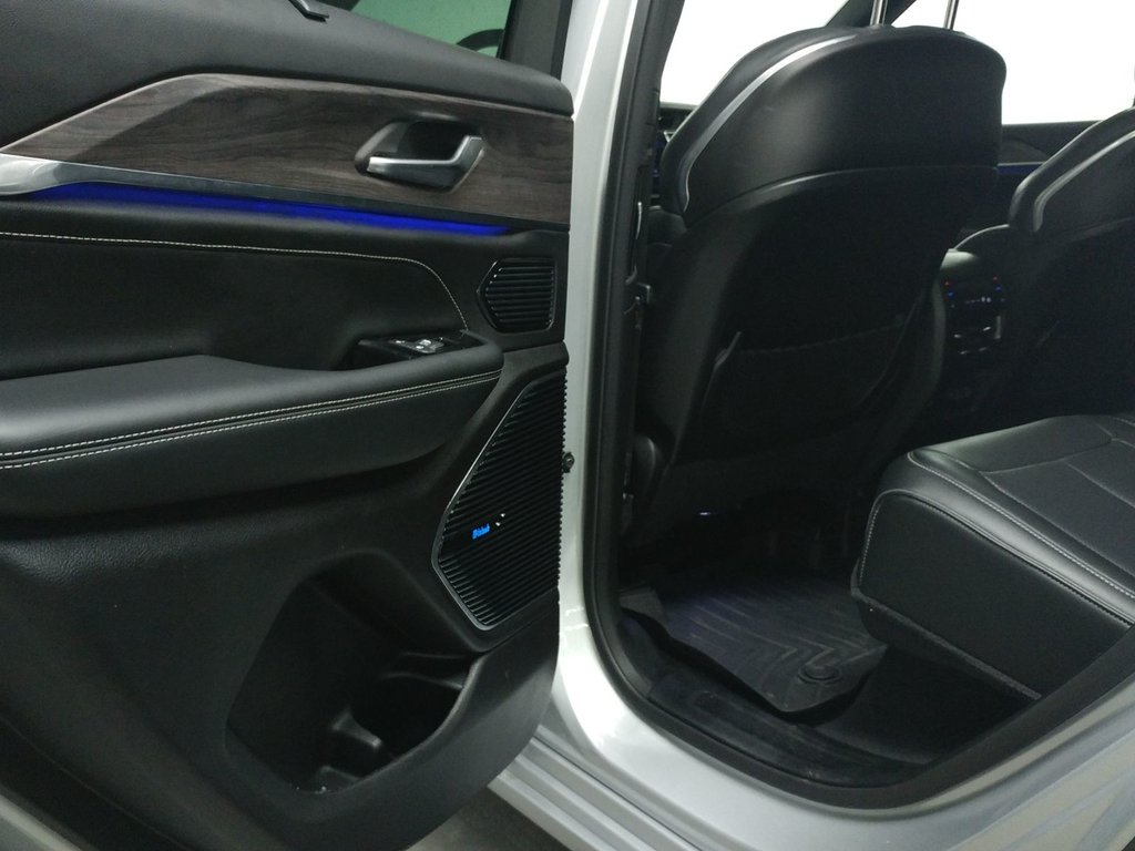 Jeep Grand Cherokee OVERLAND 4X4 TOIT PANO|NAVI|CARPLAY|ANGLE MORT 2023 à Laval, Québec - 9 - w1024h768px