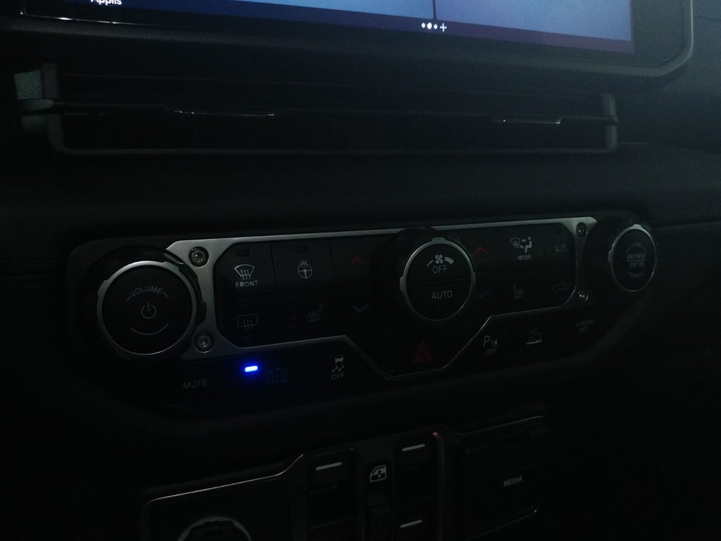 2024 Jeep Wrangler 4xe HIGH ALTITUDE 4XE CUIR| TOIT SKY ONE-TOUCH in Laval, Quebec - 15 - w1024h768px