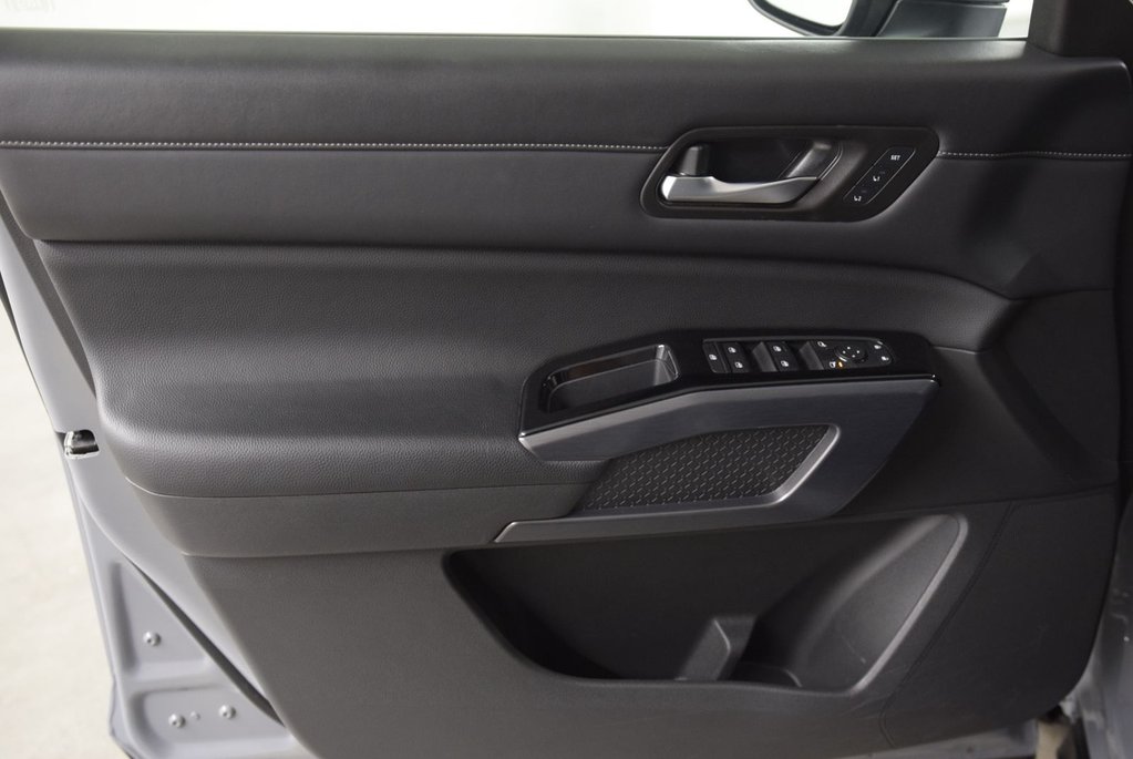 Nissan Pathfinder SL AWD CUIR TOIT|BOSE|ANGLE MORT|NAVI|CARPLAY 2023 à Laval, Québec - 11 - w1024h768px