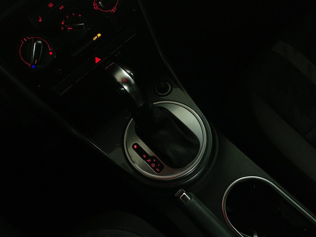 2018 Volkswagen Beetle TRENDLINE AUTO|BLUETOOTH|SIEGES CHAUFFANT in Laval, Quebec - 14 - w1024h768px