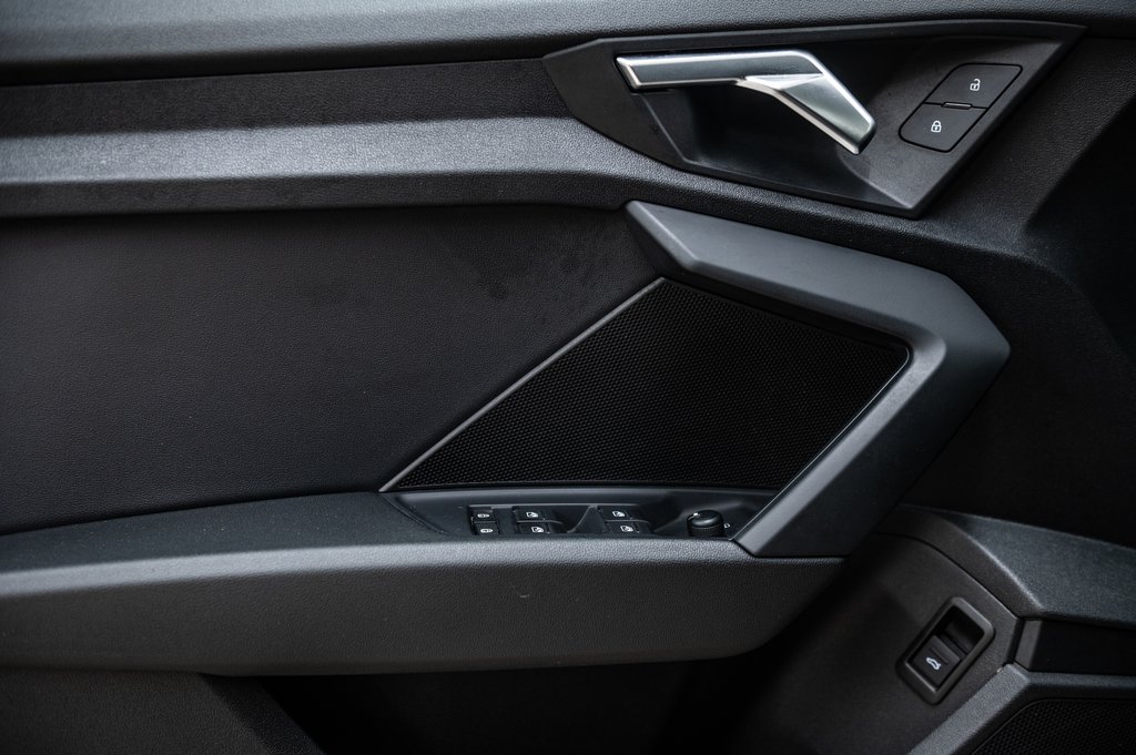 Audi A3 Komfort QUATTRO 18 PCS TOIT CUIR CARPLAY 2023 à Laval, Québec - 12 - w1024h768px