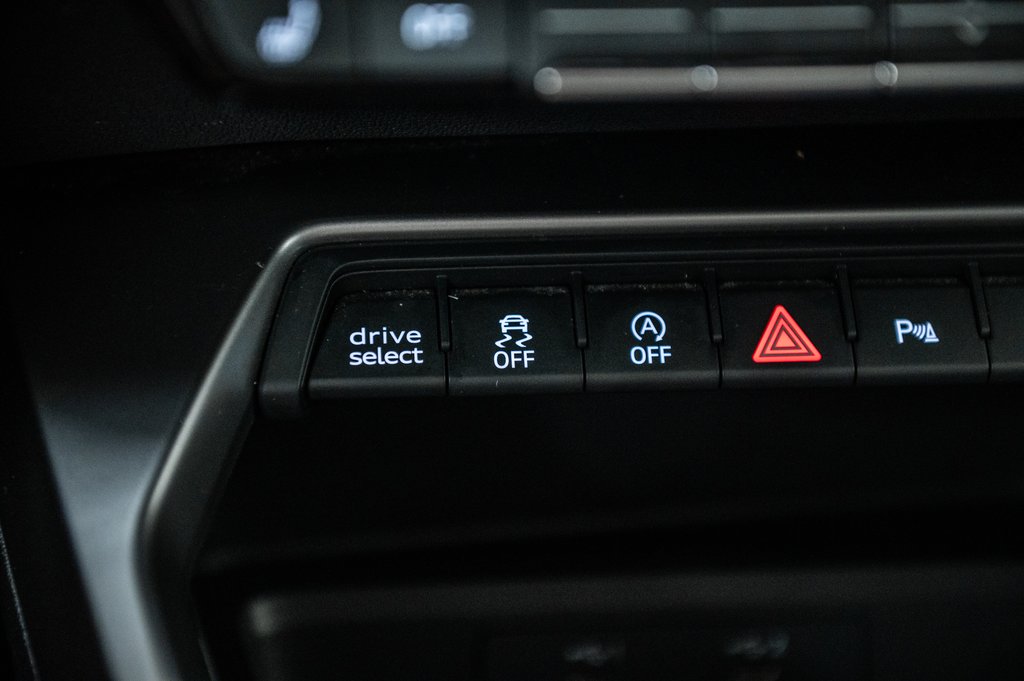 Audi A3 Komfort QUATTRO 18 PCS TOIT CUIR CARPLAY 2023 à Laval, Québec - 23 - w1024h768px
