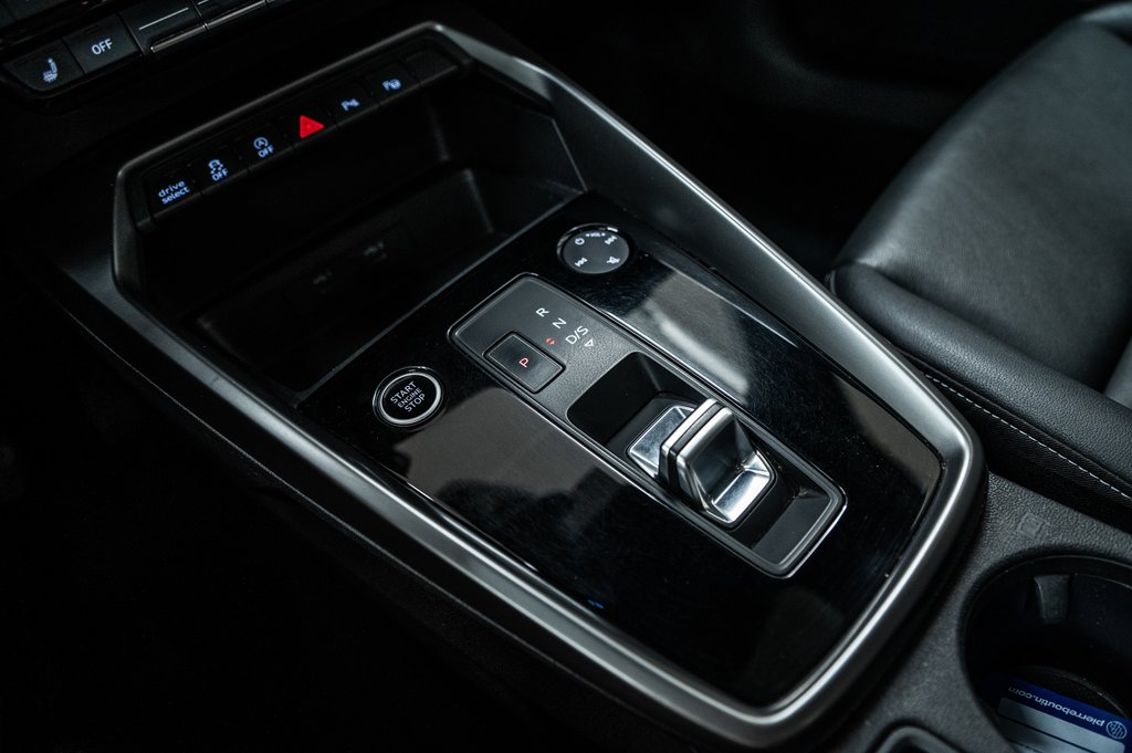 Audi A3 Komfort QUATTRO 18 PCS TOIT CUIR CARPLAY 2023 à Laval, Québec - 24 - w1024h768px