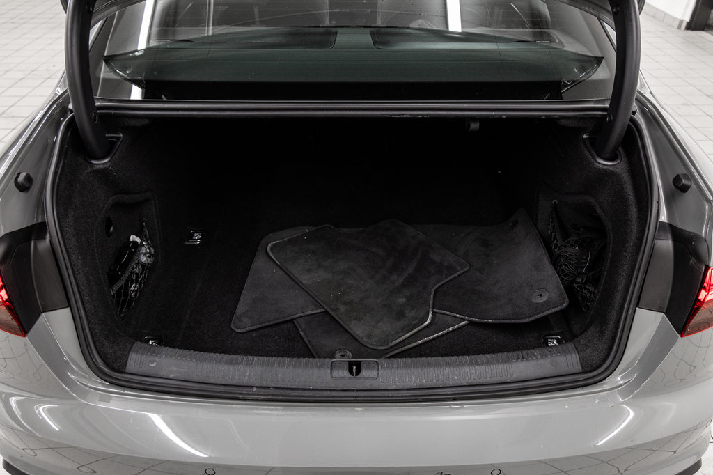 Audi A4 Sedan TECHNIK S-LINE BLACK PKG 19 PCS 2021 à Laval, Québec - 11 - w1024h768px