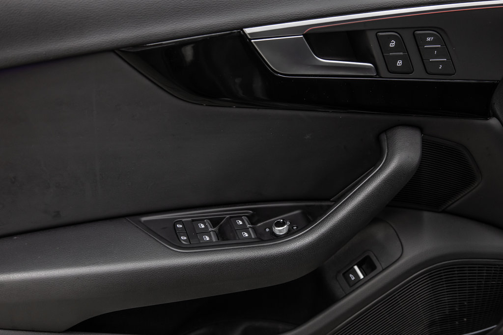 Audi A4 Sedan TECHNIK S-LINE BLACK PKG 19 PCS 2021 à Laval, Québec - 12 - w1024h768px