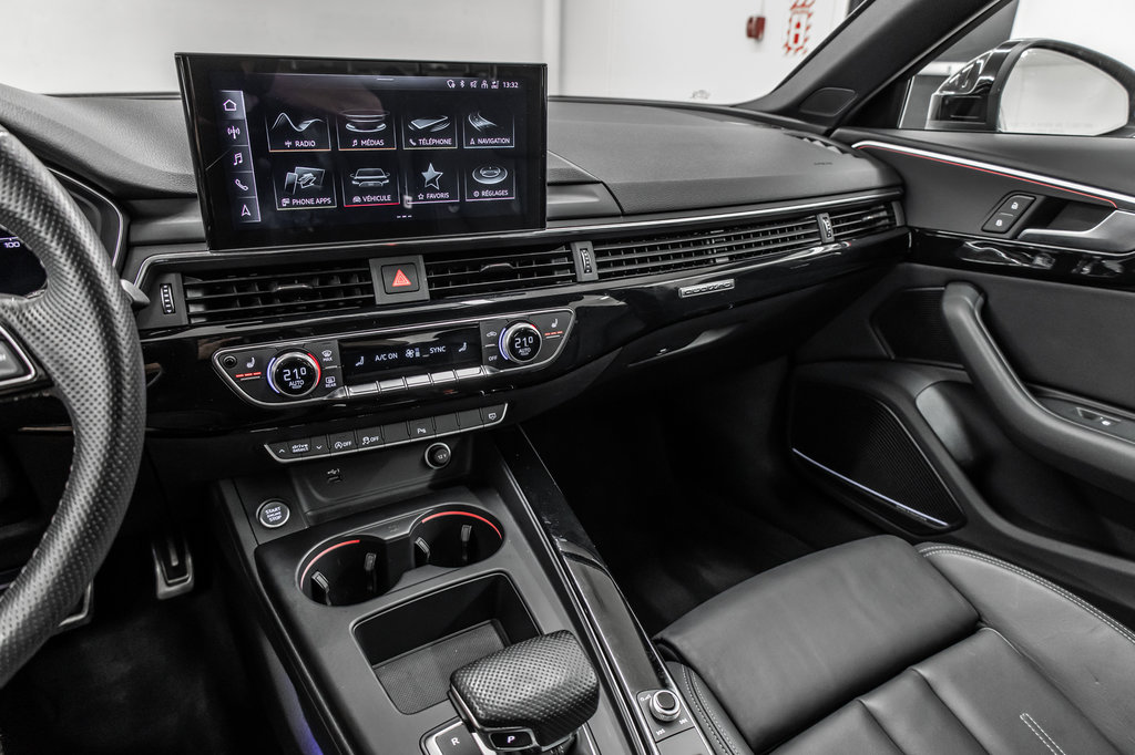 Audi A4 Sedan TECHNIK S-LINE BLACK PKG 19 PCS 2021 à Laval, Québec - 24 - w1024h768px