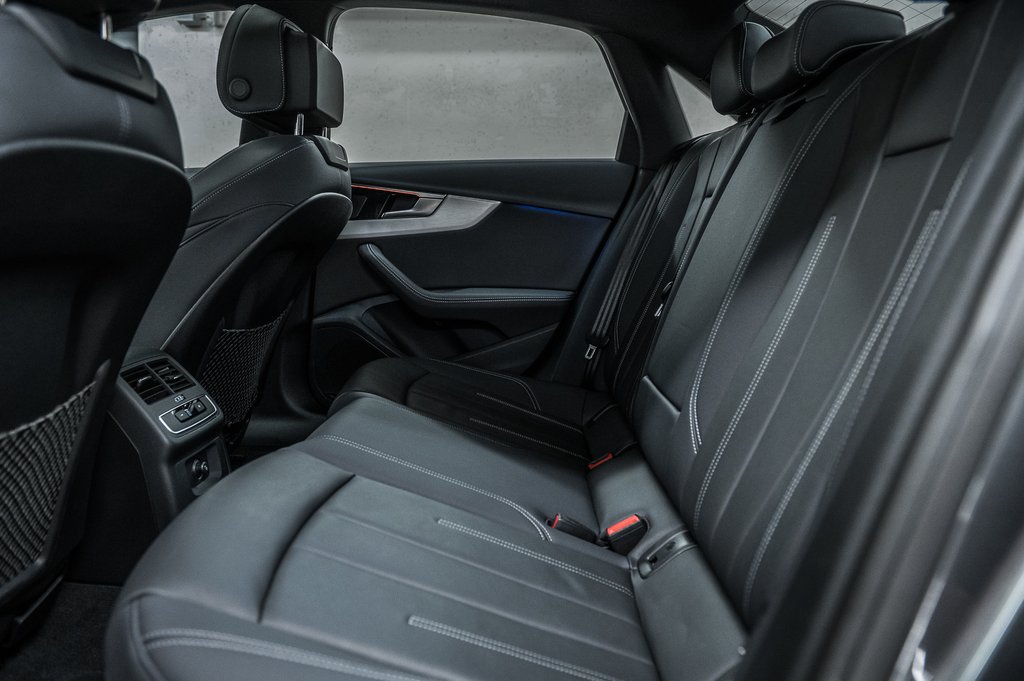 2023 Audi A4 Sedan PROGRESSIV S-LINE BLACK PKG 19 PCS in Laval, Quebec - 27 - w1024h768px