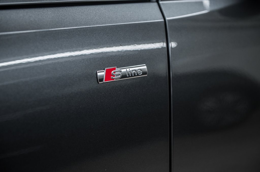 2023 Audi A4 Sedan PROGRESSIV S-LINE BLACK PKG 19 PCS in Laval, Quebec - 7 - w1024h768px