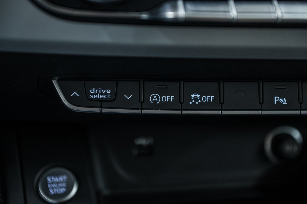 Audi A4 Sedan PROGRESSIV, S-LINE COMPETITION PACKAGE 2023 à Laval, Québec - 25 - w1024h768px