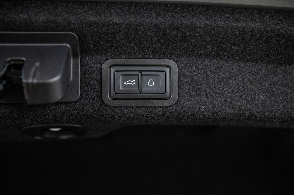 Audi A6 Technik 55 QUATTRO CUIR NAV TOIT BAS KM 2024 à Laval, Québec - 13 - w1024h768px