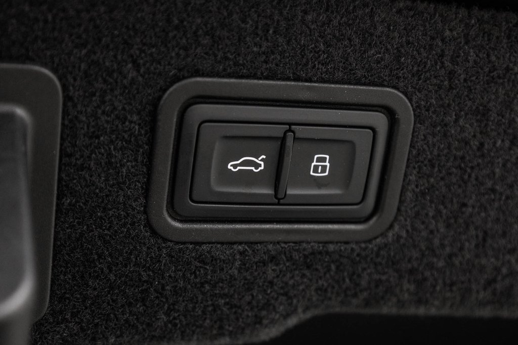 2023 Audi A8 L 55 3.0TFSI | BLACK PACK | TOIT | 20PCS | BAS KM!! in Laval, Quebec - 12 - w1024h768px