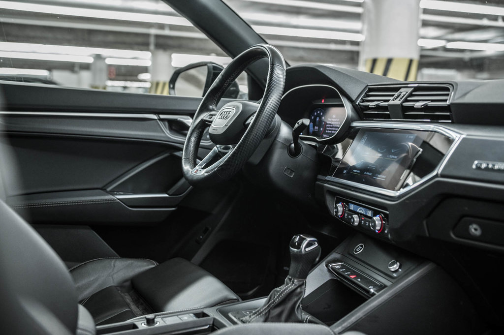 2021 Audi Q3 PROGRESSIV S-LINE BLACK OPTIC in Laval, Quebec - 31 - w1024h768px