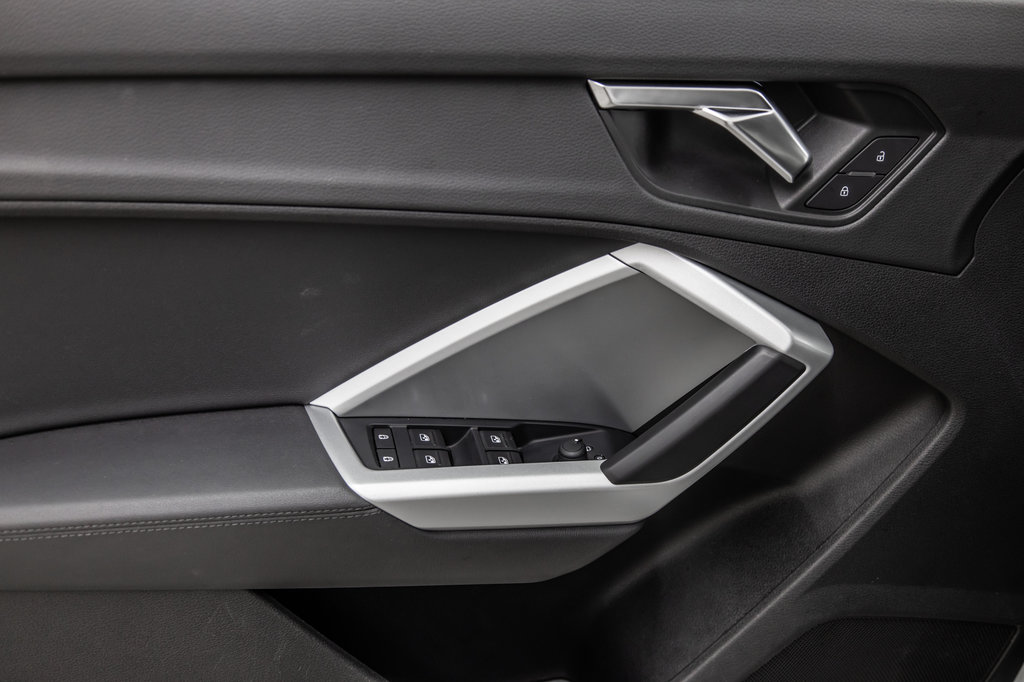 2021 Audi Q3 KOMFORT QUATTRO 45 TFSI in Laval, Quebec - 12 - w1024h768px