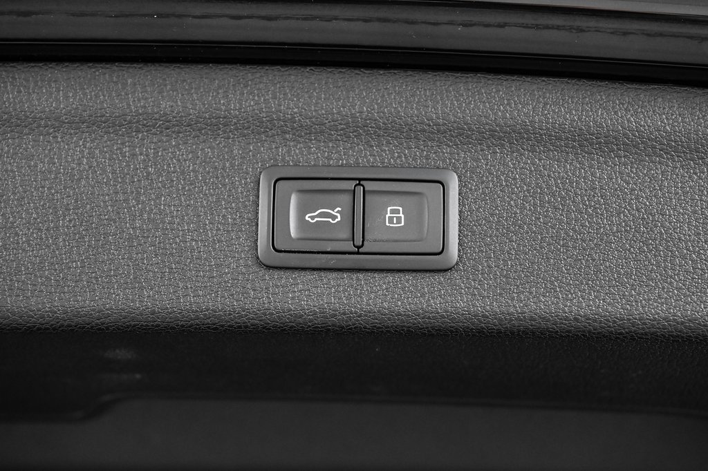 2022 Audi Q3 PROGRESSIV S-LINE BLACK OPTIC 20 PCS in Laval, Quebec - 9 - w1024h768px