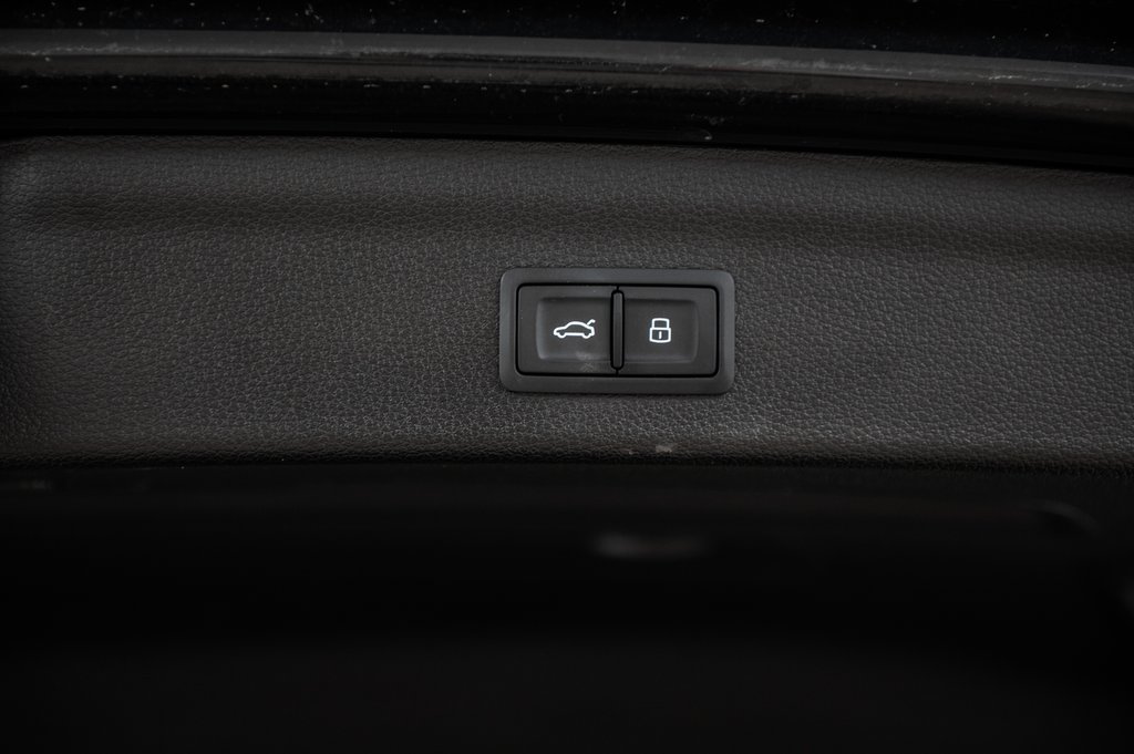 Audi Q3 Komfort 45 PANO CUIR CAMÉRA CANADA PACKAGE 2022 à Laval, Québec - 12 - w1024h768px
