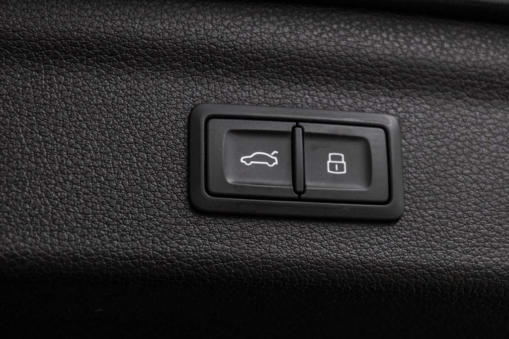 2022 Audi Q3 PROGRESSIV S-LINE BLACK PKG 20 PCS in Laval, Quebec - 12 - w1024h768px