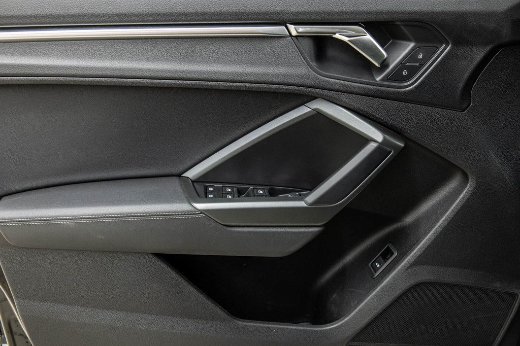 2022 Audi Q3 PROGRESSIV S-LINE BLACK OPTIC in Laval, Quebec - 13 - w1024h768px