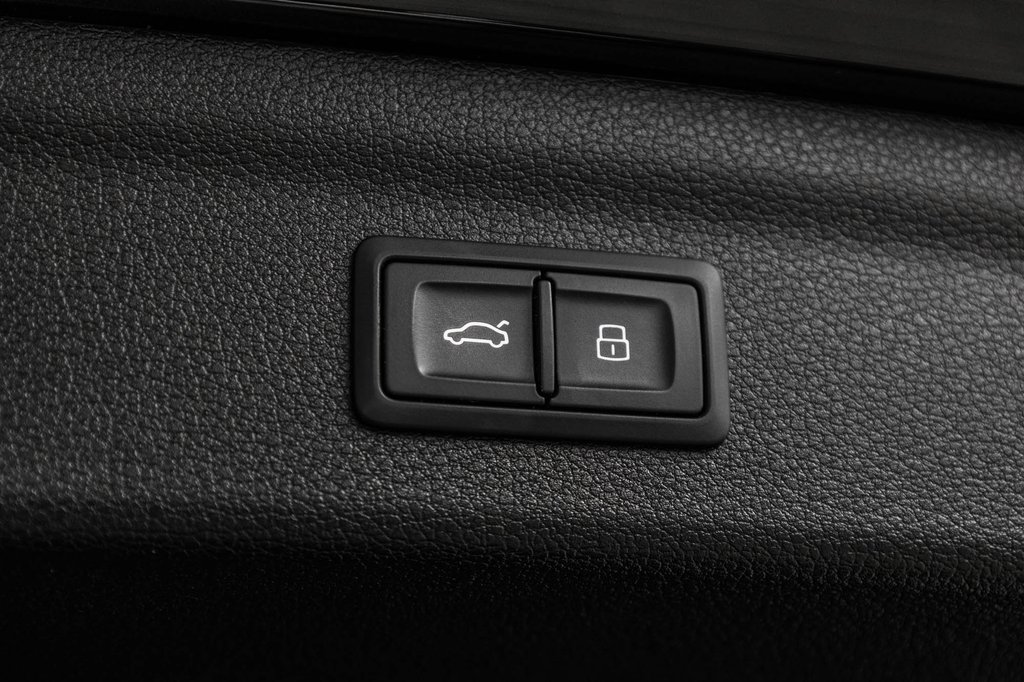 2022 Audi Q3 PROGRESSIV S-LINE BLACK OPTIC in Laval, Quebec - 12 - w1024h768px
