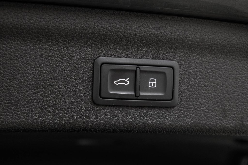 2023 Audi Q3 KOMFORT CANADA EDITION PKG in Laval, Quebec - 12 - w1024h768px