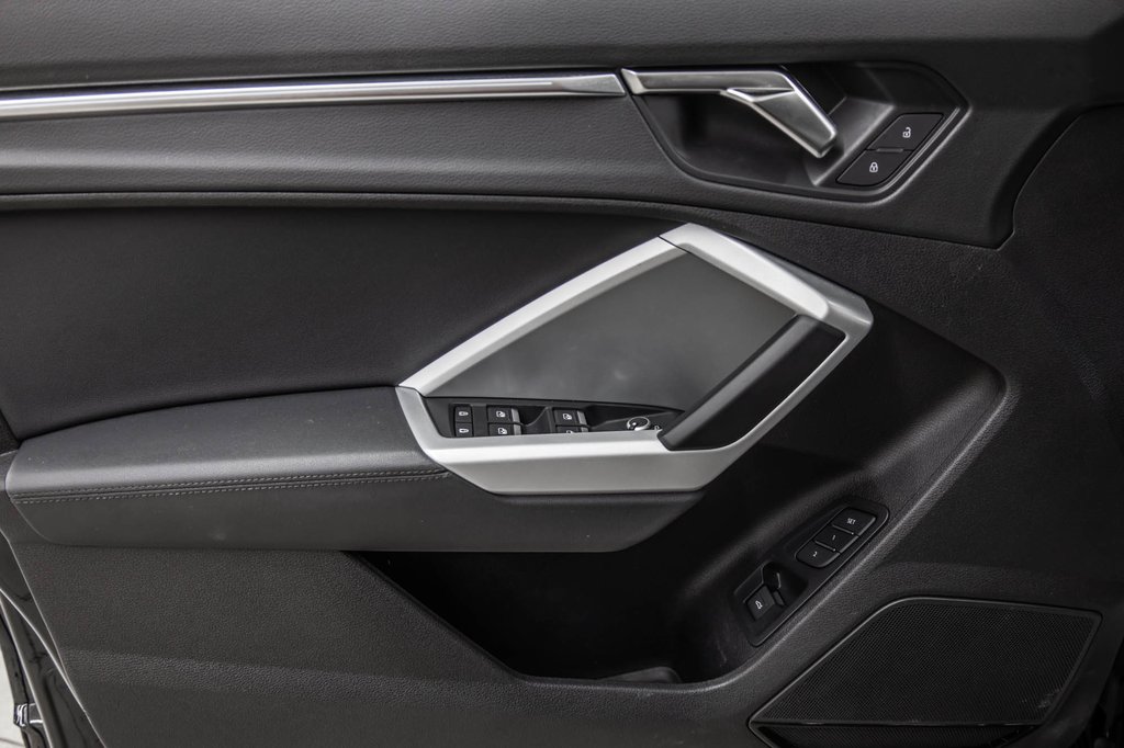 2023 Audi Q3 TECHNIK 19 PCS in Laval, Quebec - 13 - w1024h768px