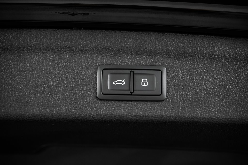 2023 Audi Q3 PROGRESSIV S-LINE BLACK PKG in Laval, Quebec - 10 - w1024h768px