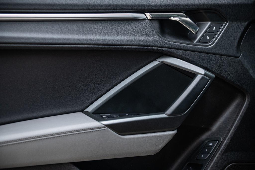 2023 Audi Q3 TECHNIK S-LINE BLACK OPTIC in Laval, Quebec - 14 - w1024h768px