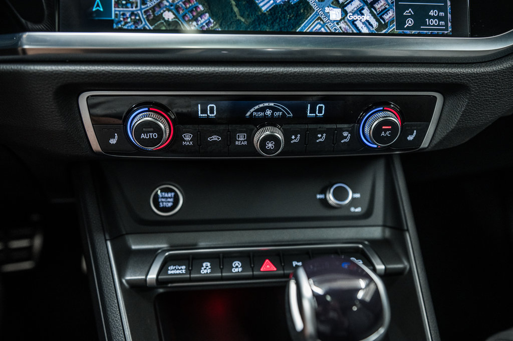 2024 Audi Q3 TECHNIK S-LINE BLACK OPTICS, 20PCS in Laval, Quebec - 24 - w1024h768px