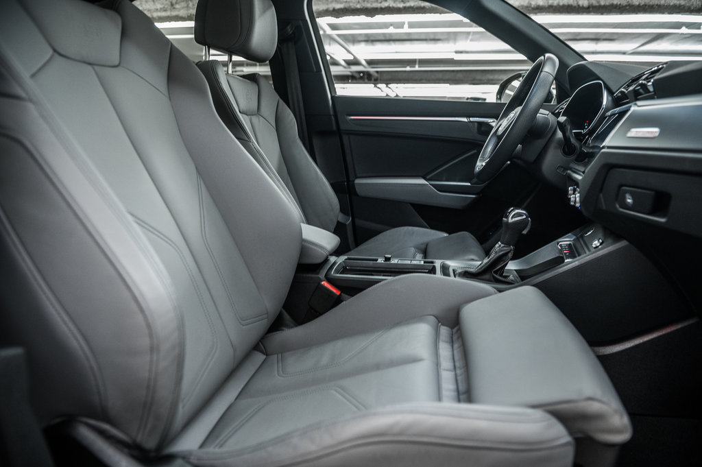 2024 Audi Q3 TECHNIK S-LINE BLACK OPTICS, 20PCS in Laval, Quebec - 34 - w1024h768px