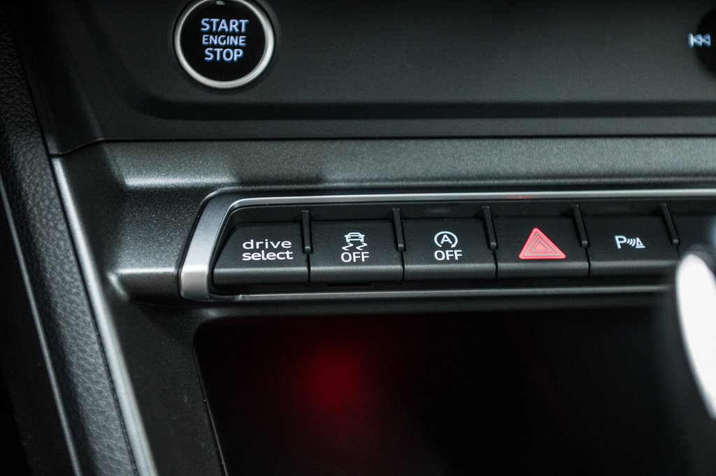 2024 Audi Q3 TECHNIK S-LINE BLACK OPTICS, 20PCS in Laval, Quebec - 28 - w1024h768px