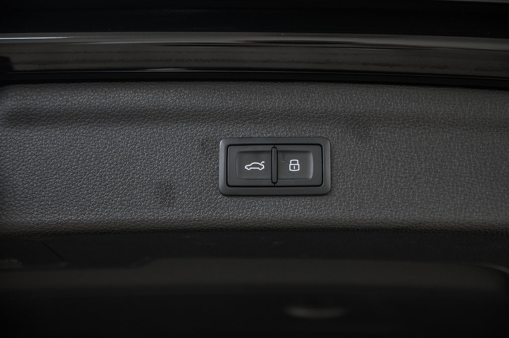 2024 Audi Q3 TECHNIK S-LINE BLACK OPTICS, 20PCS in Laval, Quebec - 13 - w1024h768px