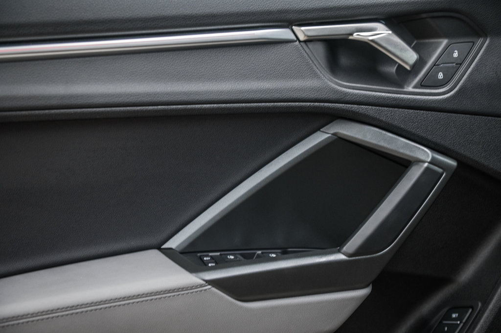 2024 Audi Q3 TECHNIK S-LINE BLACK OPTICS, 20PCS in Laval, Quebec - 14 - w1024h768px
