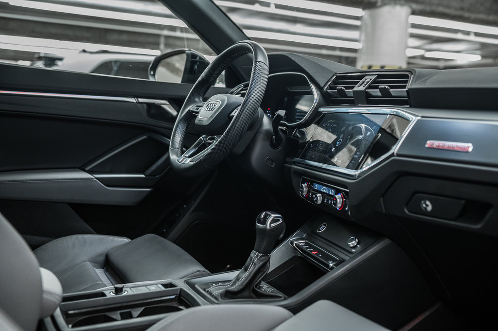 2024 Audi Q3 TECHNIK S-LINE BLACK OPTICS, 20PCS in Laval, Quebec - 33 - w1024h768px