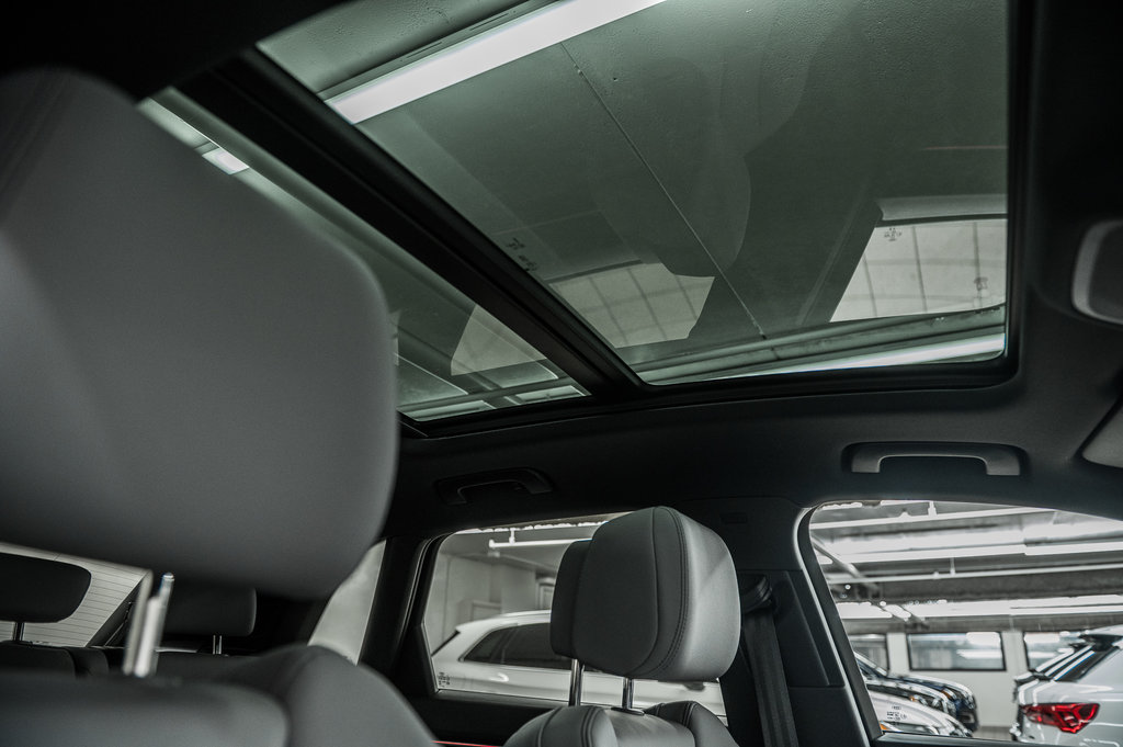 2024 Audi Q3 TECHNIK S-LINE BLACK OPTICS, 20PCS in Laval, Quebec - 35 - w1024h768px