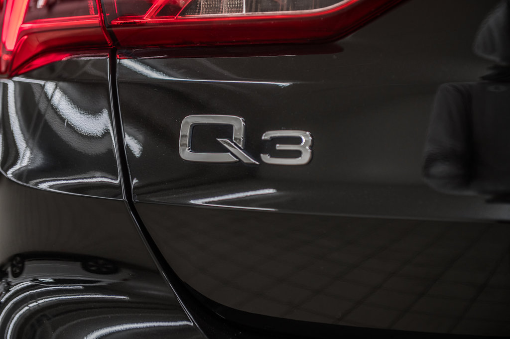 2024 Audi Q3 TECHNIK S-LINE BLACK OPTICS, 20PCS in Laval, Quebec - 10 - w1024h768px