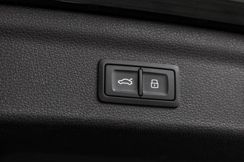 2024 Audi Q3 KOMFORT VORSPRUNG EDITION 19 PCS in Laval, Quebec - 12 - w1024h768px