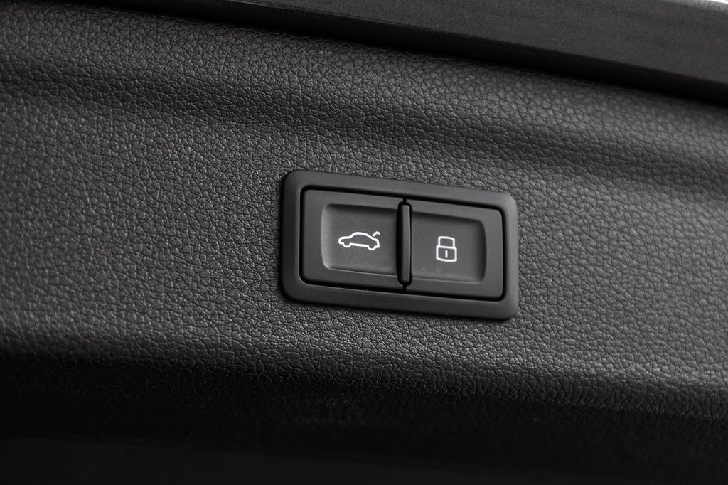 2025 Audi Q3 PROGRESSIV S-LINE BLACK OPTICS in Laval, Quebec - 12 - w1024h768px