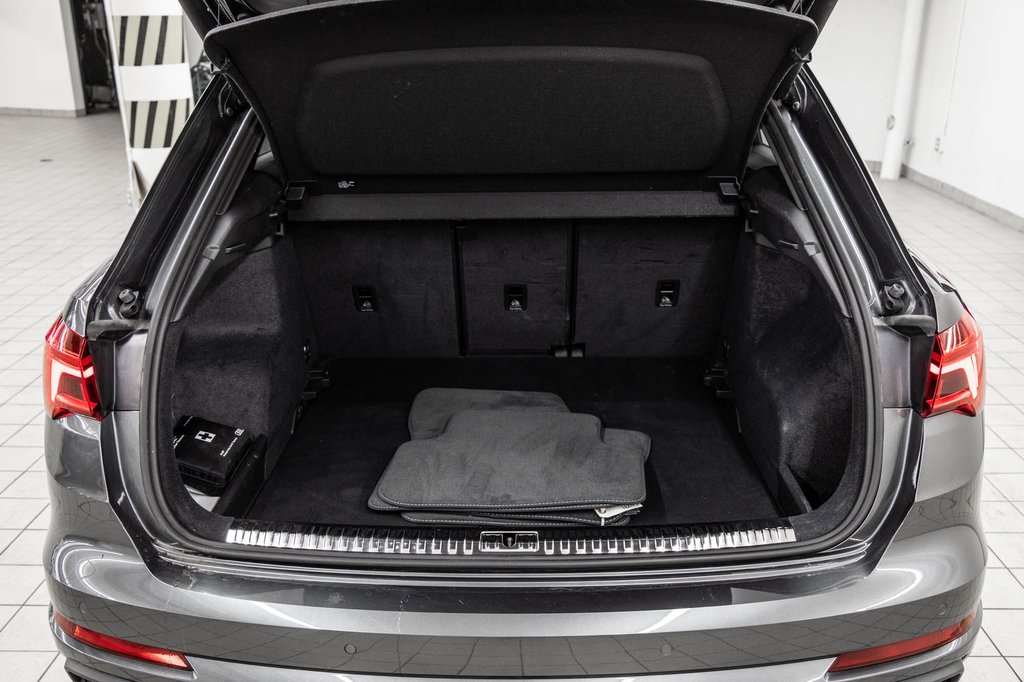 2025 Audi Q3 PROGRESSIV S-LINE BLACK OPTICS in Laval, Quebec - 11 - w1024h768px