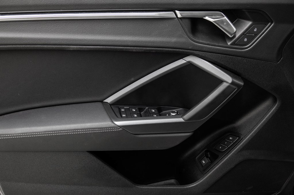 2025 Audi Q3 PROGRESSIV S-LINE BLACK OPTICS in Laval, Quebec - 13 - w1024h768px